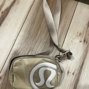 belt bag lululemon khaki